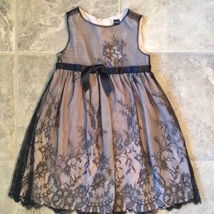 Adorable girls lace dress 4T